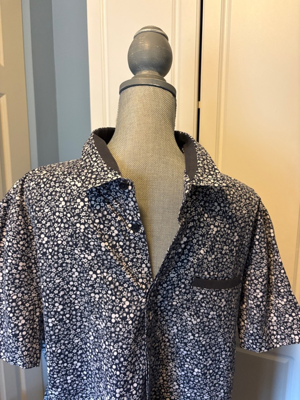 LULULEMON Summer Fridays Floral Short Sleeve Button Shirt EUC Sz L/XL